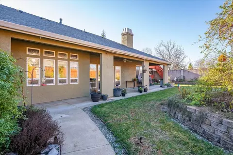 Exterior - 2122 Edinburgh Way, Redding, CA 96003 photo 6 of 25