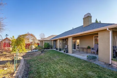 Exterior - 2122 Edinburgh Way, Redding, CA 96003 photo 11 of 25