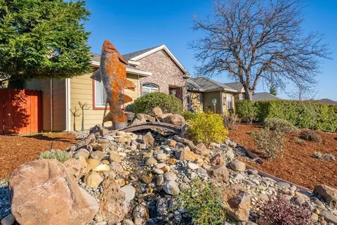 Exterior - 2122 Edinburgh Way, Redding, CA 96003 photo 14 of 25