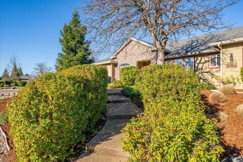 Exterior - 2122 Edinburgh Way, Redding, CA 96003 photo 16 of 25