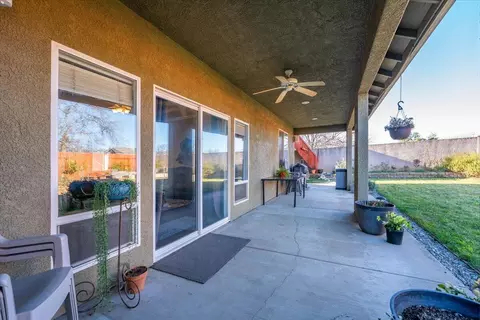 Exterior - 2122 Edinburgh Way, Redding, CA 96003 photo 2 of 25