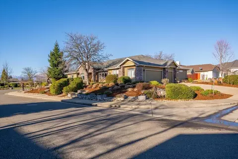 Exterior - 2122 Edinburgh Way, Redding, CA 96003 photo 17 of 25