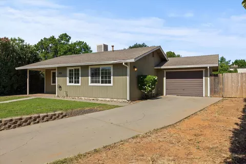635 Nicklaus Ave, Red Bluff, CA 96080 photo 2