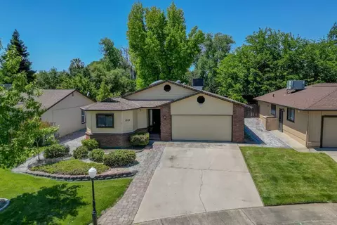 1922 Paris Ave, Redding, CA 96001