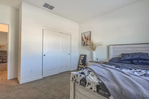 Bedroom - 2694 Seiad St, Redding, CA 96002 photo 4 of 8