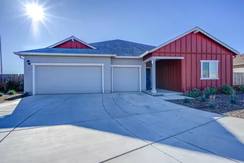 Exterior - 2694 Seiad St, Redding, CA 96002 photo 1 of 7