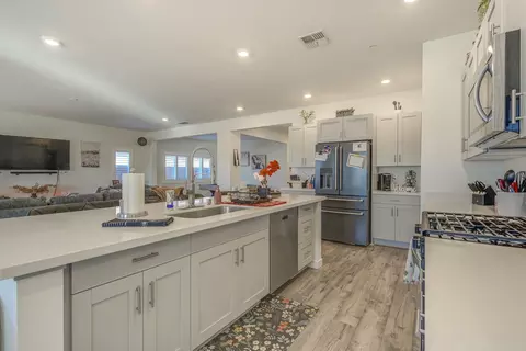 Kitchen - 2694 Seiad St, Redding, CA 96002 photo 8 of 10
