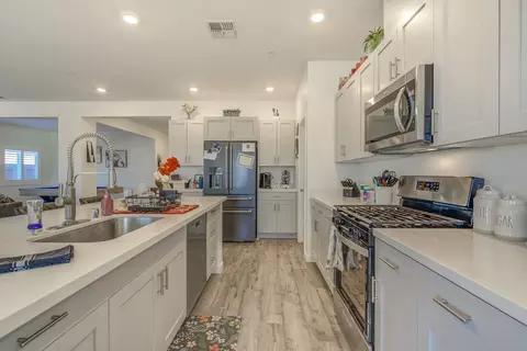 Kitchen - 2694 Seiad St, Redding, CA 96002 photo 7 of 10