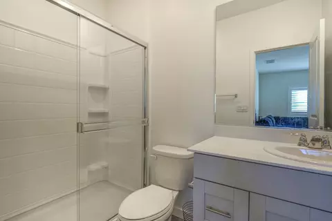Bath - 2694 Seiad St, Redding, CA 96002 photo 5 of 5