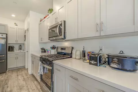 Kitchen - 2694 Seiad St, Redding, CA 96002 photo 4 of 10