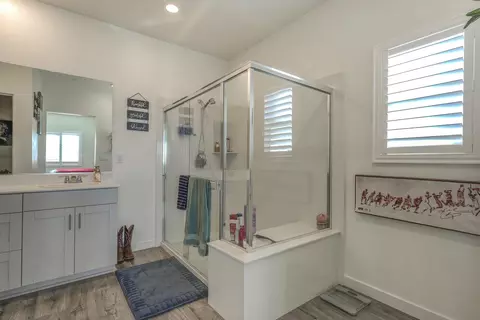 Bath - 2694 Seiad St, Redding, CA 96002 photo 1 of 5