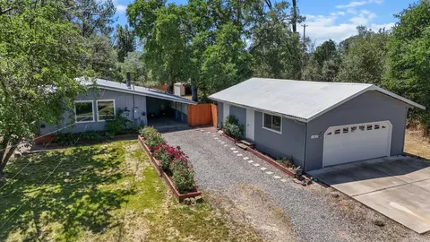 16679 Thompson Ln, Redding, CA 96001