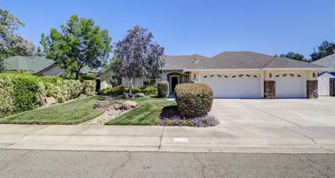 2654 Queens Way, Redding, CA 96001