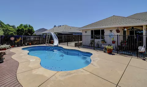 2654 Queens Way, Redding, CA 96001 photo 2
