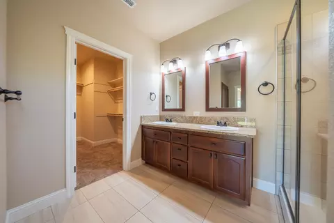 Bath - 4791 Squirrel Run Ct, Redding, CA 96002 photo 2 of 3
