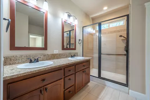 Bath - 4791 Squirrel Run Ct, Redding, CA 96002 photo 1 of 3