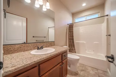 Bath - 4791 Squirrel Run Ct, Redding, CA 96002 photo 3 of 3