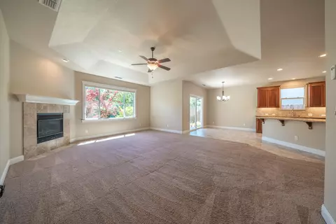Living - 4791 Squirrel Run Ct, Redding, CA 96002 photo 2 of 3