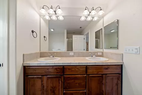 Bath - 6552 Capitola Pl, Redding, CA 96001 photo 1 of 3