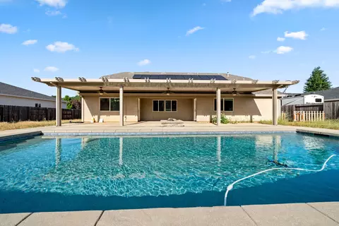 Exterior - 6552 Capitola Pl, Redding, CA 96001 photo 6 of 11