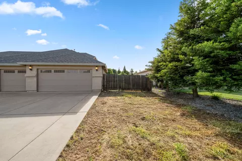 Exterior - 6552 Capitola Pl, Redding, CA 96001 photo 9 of 11