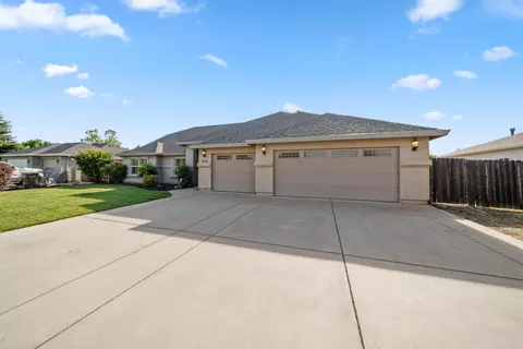 Exterior - 6552 Capitola Pl, Redding, CA 96001 photo 10 of 11