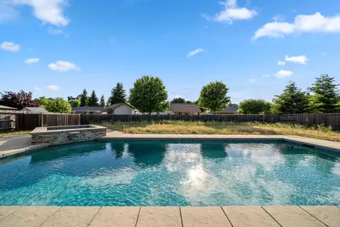 Exterior - 6552 Capitola Pl, Redding, CA 96001 photo 4 of 11