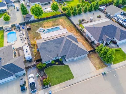 View/Area - 6552 Capitola Pl, Redding, CA 96001 photo 5 of 6