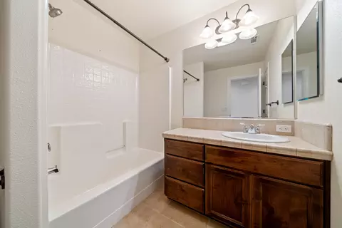 Bath - 6552 Capitola Pl, Redding, CA 96001 photo 3 of 3