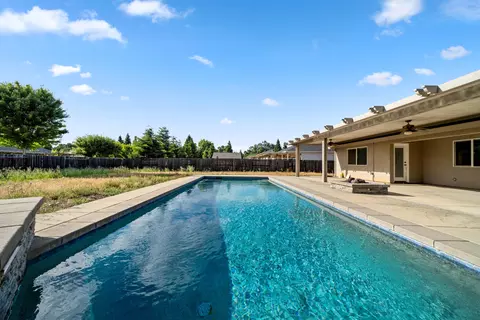 Exterior - 6552 Capitola Pl, Redding, CA 96001 photo 7 of 11