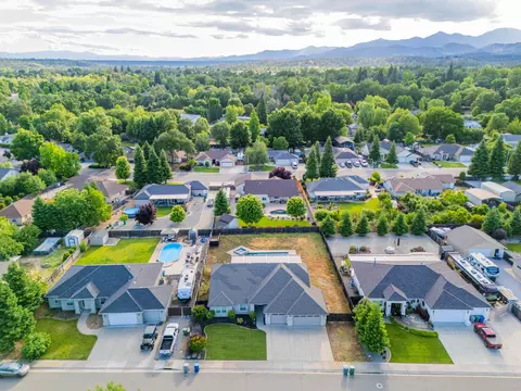 View/Area - 6552 Capitola Pl, Redding, CA 96001 photo 6 of 6