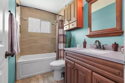 Bath - 585 Walton Dr, Red Bluff, CA 96080 photo 3 of 3