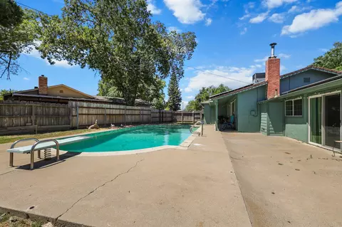 Exterior - 585 Walton Dr, Red Bluff, CA 96080 photo 2 of 7