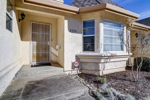 2211 Everest Dr, Redding, CA 96001 photo 2