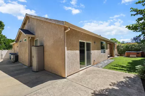 Exterior - 955 Leisha Ln, Redding, CA 96001 photo 4 of 10