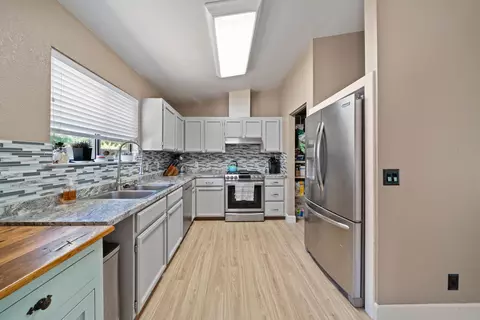 1937 Carleton St, Redding, CA 96002 photo 10