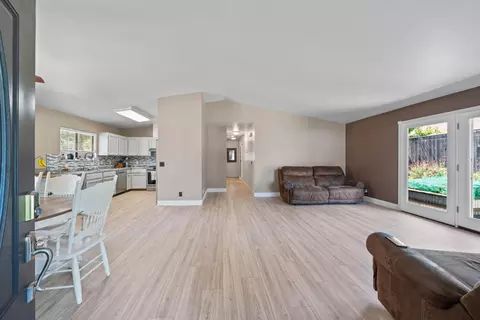 1937 Carleton St, Redding, CA 96002 photo 5