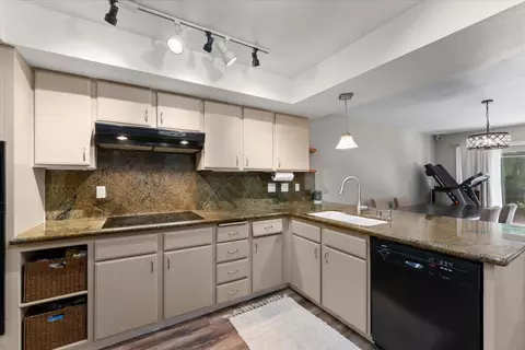 Kitchen - 1968 Bechelli Ln, Redding, CA 96002 photo 1 of 2