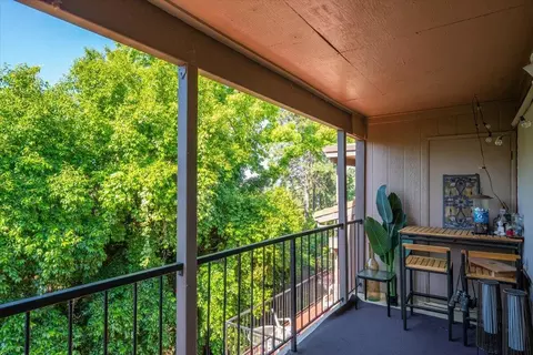 Exterior - 1968 Bechelli Ln, Redding, CA 96002 photo 2 of 8