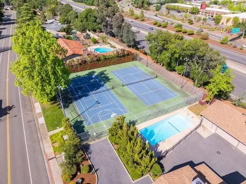 View/Area - 1968 Bechelli Ln, Redding, CA 96002 photo 2 of 3