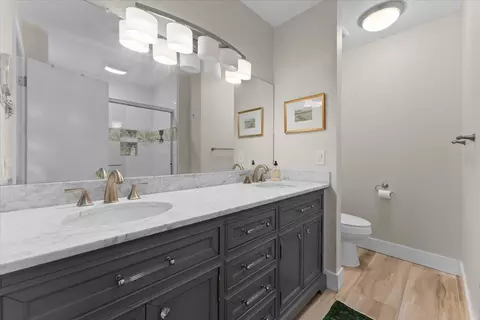 Bath - 1968 Bechelli Ln, Redding, CA 96002 photo 1 of 4
