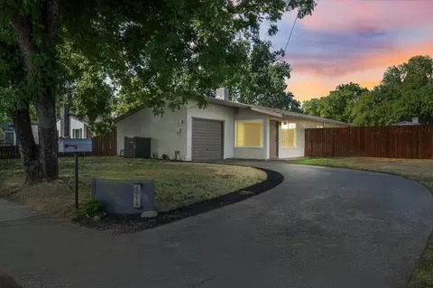 2118 Park Marina Dr, Redding, CA 96001