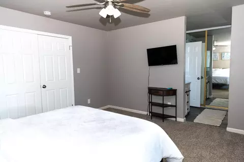 Bedroom - 1018 Pineland Dr, Redding, CA 96002 photo 4 of 4