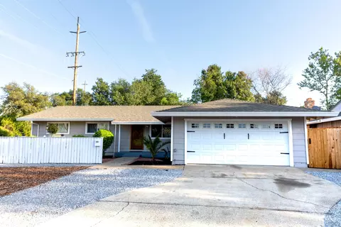 1018 Pineland Dr, Redding, CA 96002