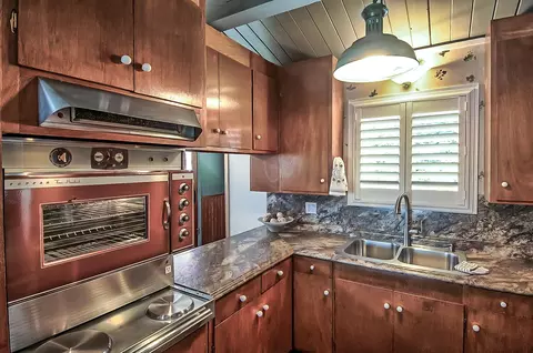 Kitchen - 19370 Mountain Maple Rd, Lakehead, CA 96051 photo 1 of 3