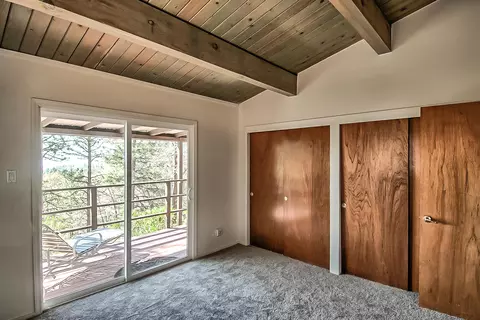 Bedroom - 19370 Mountain Maple Rd, Lakehead, CA 96051 photo 2 of 3