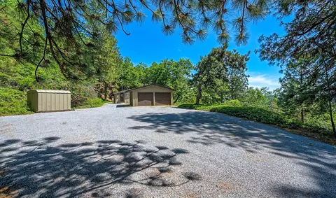 Exterior - 19370 Mountain Maple Rd, Lakehead, CA 96051 photo 13 of 15