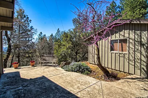 Exterior - 19370 Mountain Maple Rd, Lakehead, CA 96051 photo 12 of 15