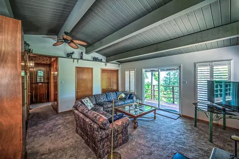 Living - 19370 Mountain Maple Rd, Lakehead, CA 96051 photo 2 of 5