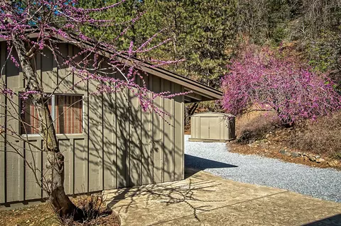 Exterior - 19370 Mountain Maple Rd, Lakehead, CA 96051 photo 11 of 15